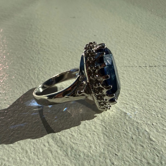 3/$100 Vivid Blue Sapphire Ring size 6.25 - Picture 3 of 6